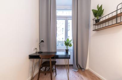 Karayadari Certified Desk Space – Where Function Meets Style