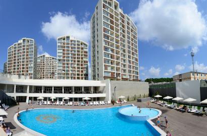 Modern & Comfortable Apartment with Swimming Pool – Ideal for Students & Professionals